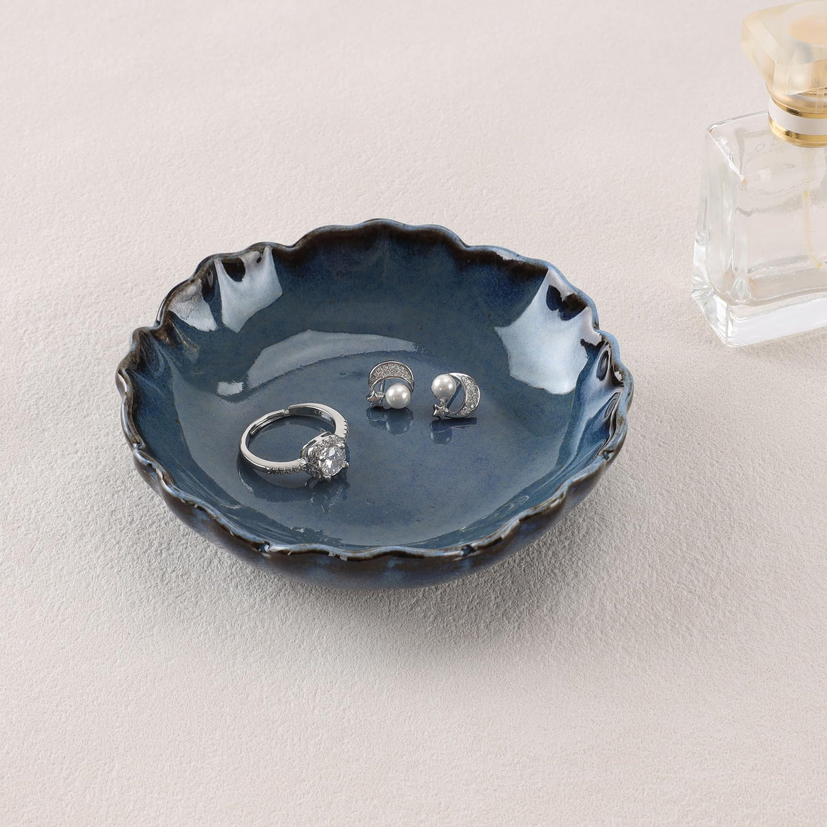 HOME SMILE Pastel White Ruffled Ceramic Jewelry Dish|Trinket Tray for Rings, Earrings, Necklaces|Gifts for Women|Vanity Organizer & Bathroom Decor